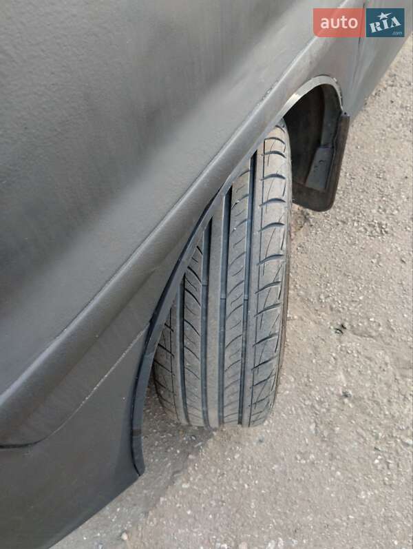 Минивэн Hyundai H-1 2001 в Днепре