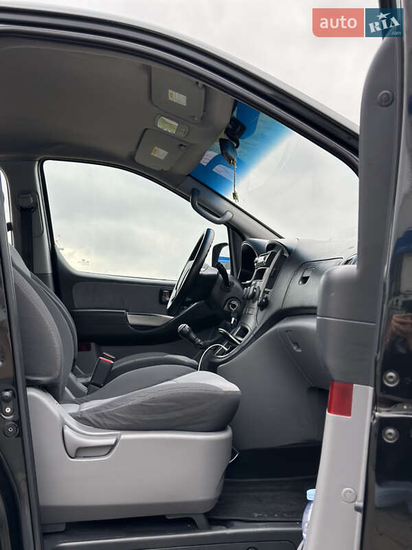 Мінівен Hyundai H-1 2008 в Сарнах