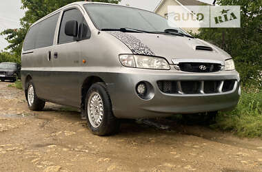 Мінівен Hyundai H-1 2004 в Чернівцях