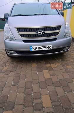 Минивэн Hyundai H-1 2012 в 