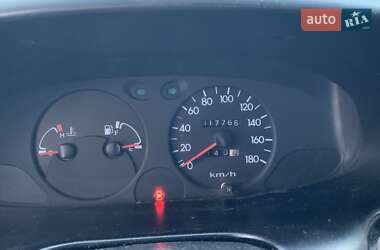 Грузопассажирский фургон Hyundai H-1 2004 в 