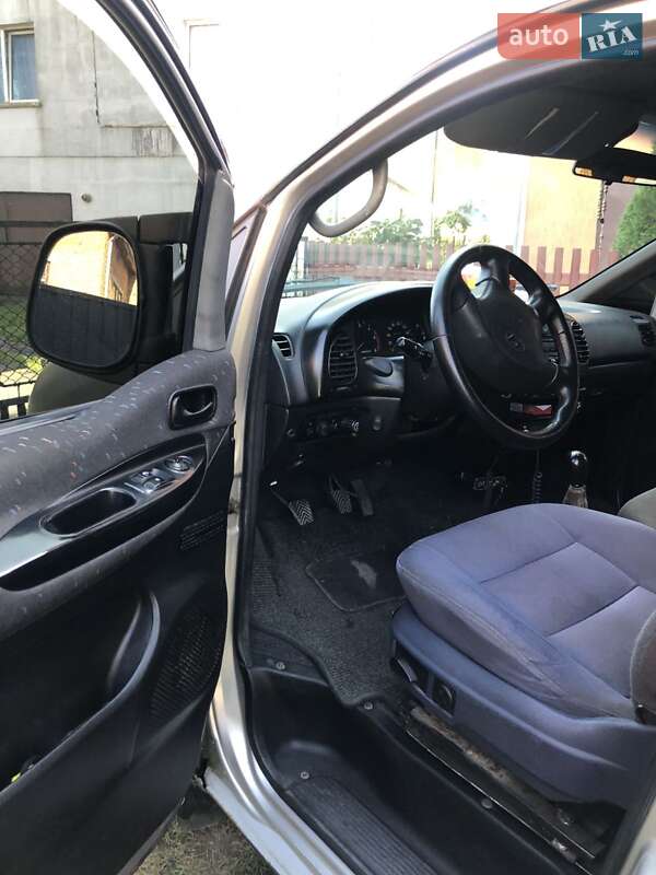 Минивэн Hyundai H-1 2000 в Петропавловке