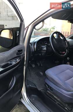 Минивэн Hyundai H-1 2000 в 