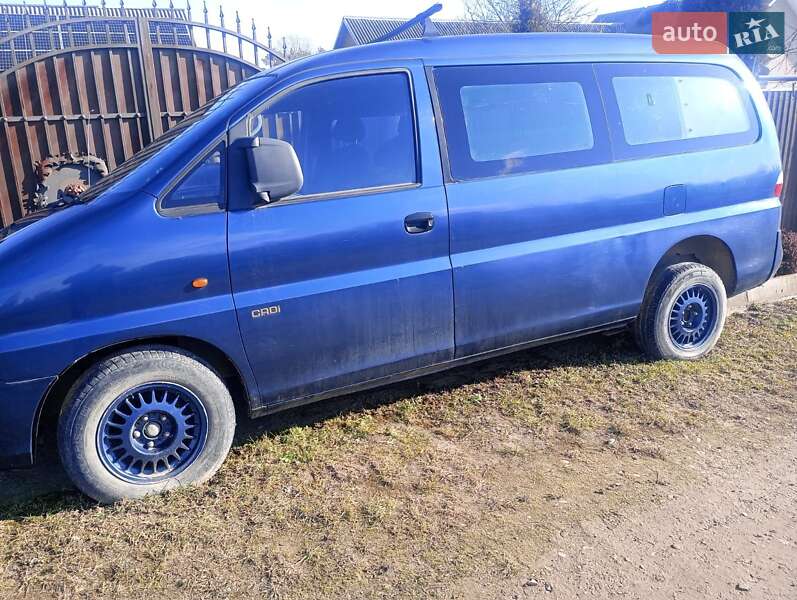 Мінівен Hyundai H-1 2005 в Чернівцях