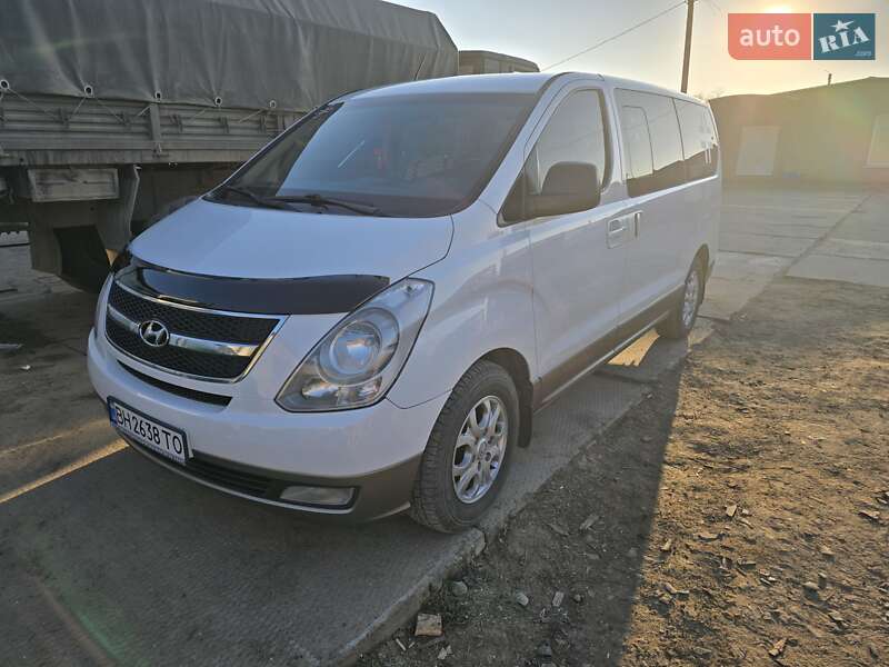 Минивэн Hyundai H-1 2012 в 