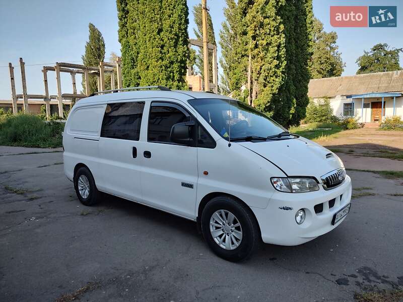 Минивэн Hyundai H-1 2007 в 