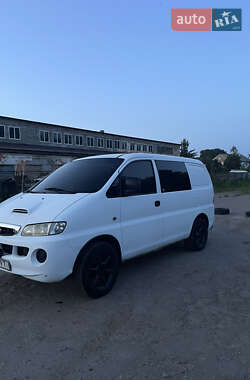 Вантажопасажирський фургон Hyundai H-1 2001 в Золочеві