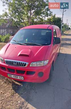 Минивэн Hyundai H-1 2005 в 