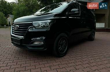 Минивэн Hyundai H-1 2019 в 