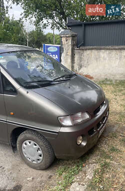 Минивэн Hyundai H-1 1999 в 