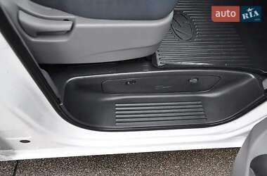 Грузопассажирский фургон Hyundai H-1 2015 в 