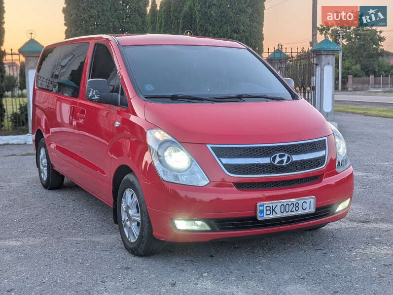 Мінівен Hyundai H-1 2010 в Дубні