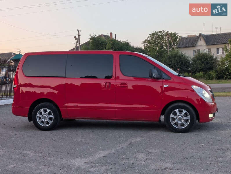Мінівен Hyundai H-1 2010 в Дубні