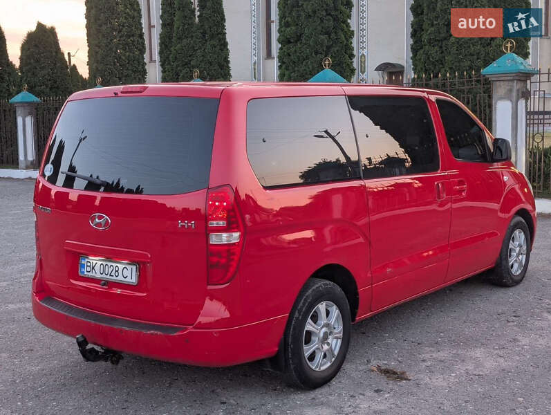 Мінівен Hyundai H-1 2010 в Дубні