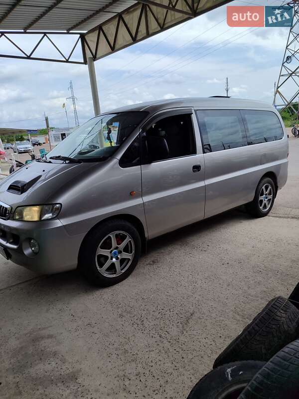 Минивэн Hyundai H-1 2005 в Ужгороде