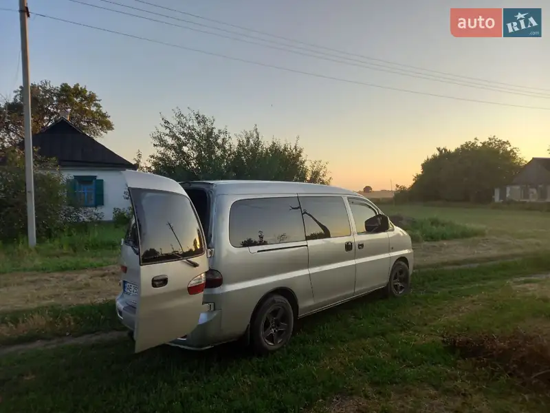 Hyundai H-1