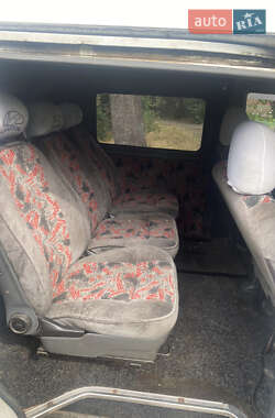 Минивэн Hyundai H-1 2001 в 