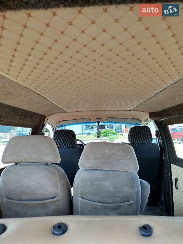 Минивэн Hyundai H-1 2002 в Тячеве