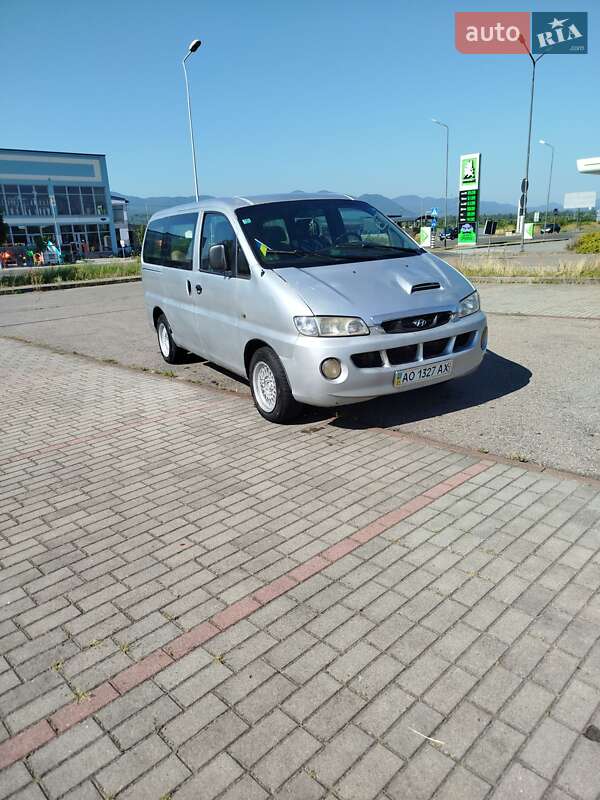 Минивэн Hyundai H-1 2002 в Тячеве