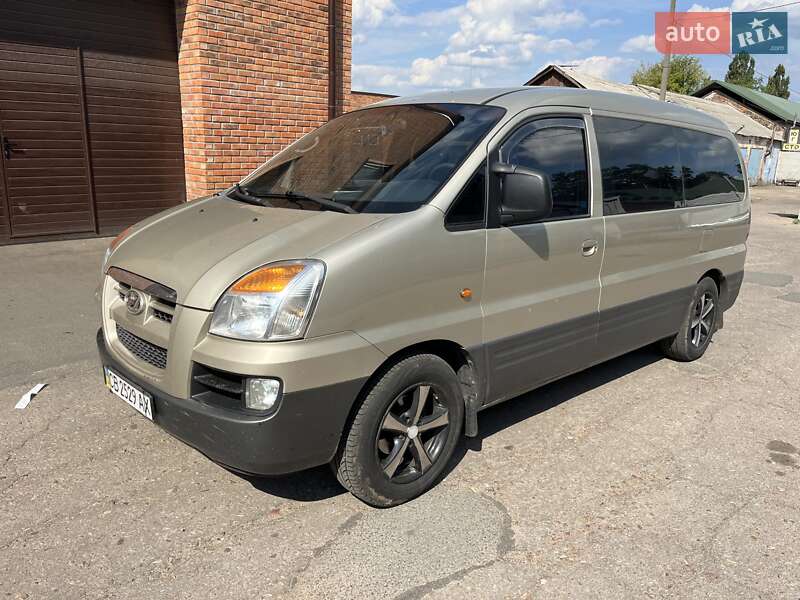 Минивэн Hyundai H-1 2005 в 