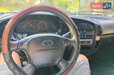 Грузопассажирский фургон Hyundai H-1 2000 в 