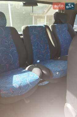 Минивэн Hyundai H-1 2002 в 