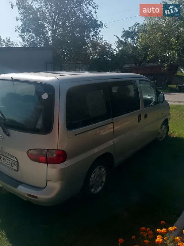 Минивэн Hyundai H-1 2003 в Ровно