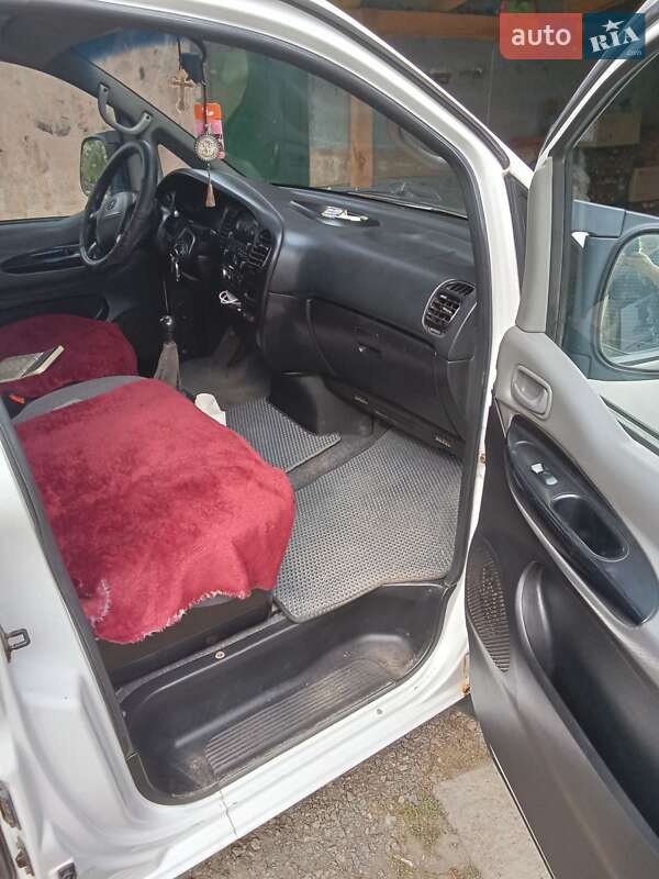 Минивэн Hyundai H-1 2005 в Умани