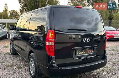 Минивэн Hyundai H-1 2012 в 