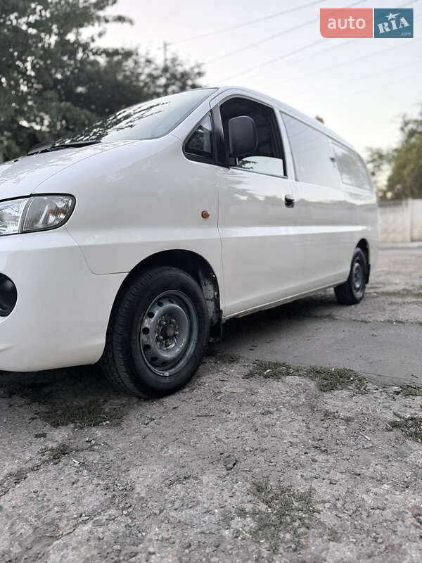 Вантажний фургон Hyundai H-1 2005 в Одесі