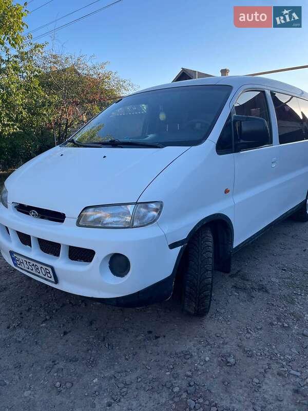 Hyundai H-1 2000