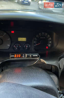 Вантажний фургон Hyundai H-1 2004 в 