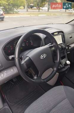Минивэн Hyundai H-1 2008 в 