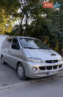 Минивэн Hyundai H-1 2002 в 