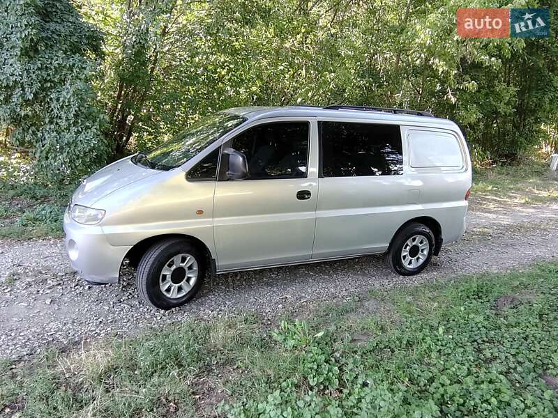 Минивэн Hyundai H-1 2005 в Киеве