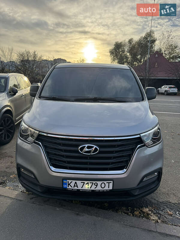 Hyundai H-1 2020