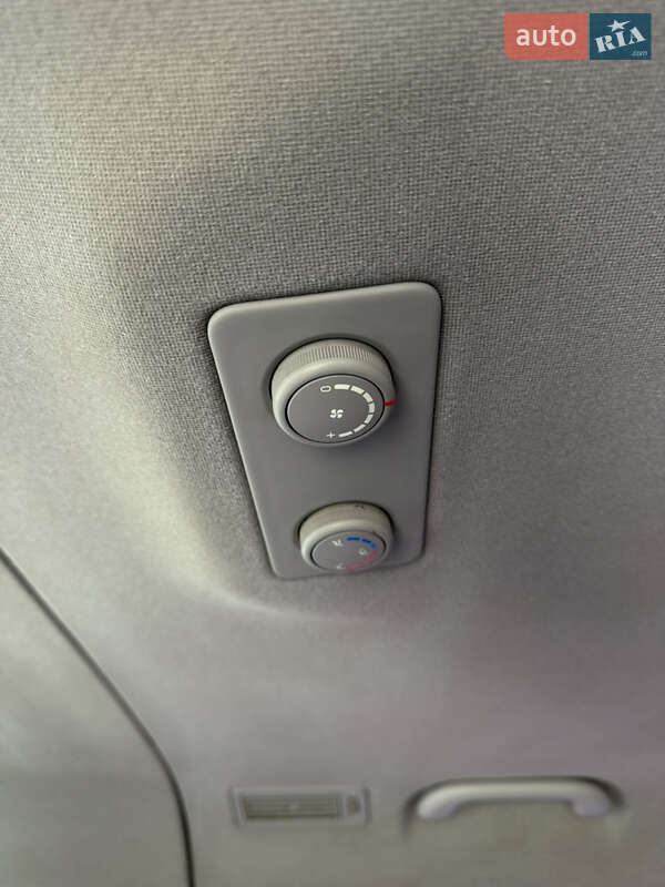 Мінівен Hyundai H-1 2011 в Львові фото 27 Мінівен Hyundai H-1 2011 в Львові