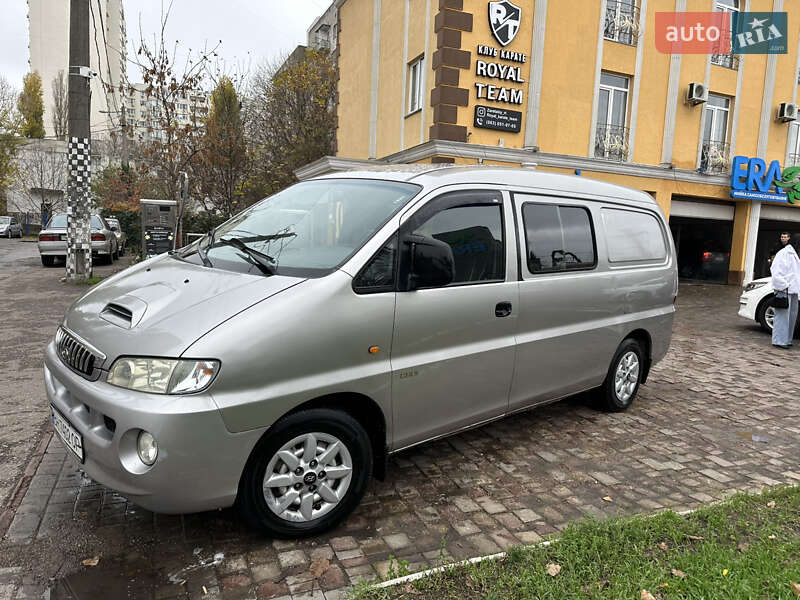 Hyundai H-1 2005