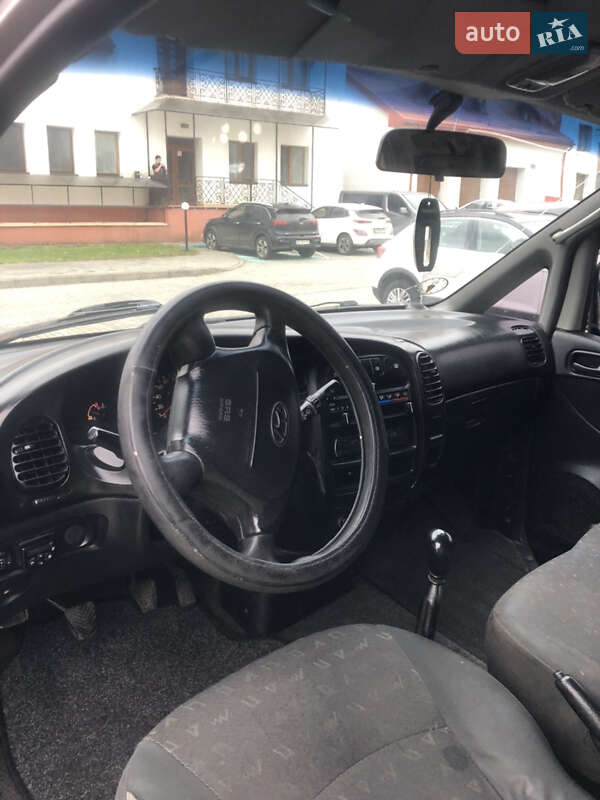 Грузопассажирский фургон Hyundai H-1 2004 в Львове