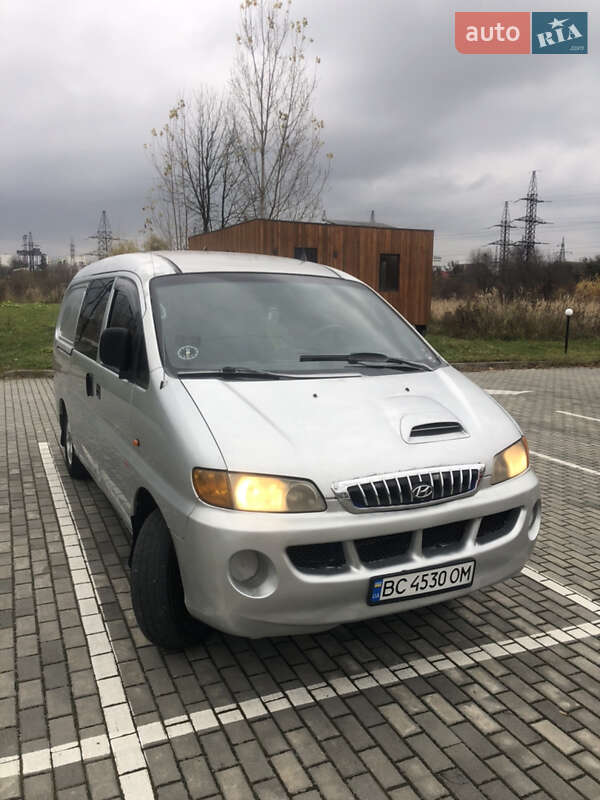 Грузопассажирский фургон Hyundai H-1 2004 в Львове