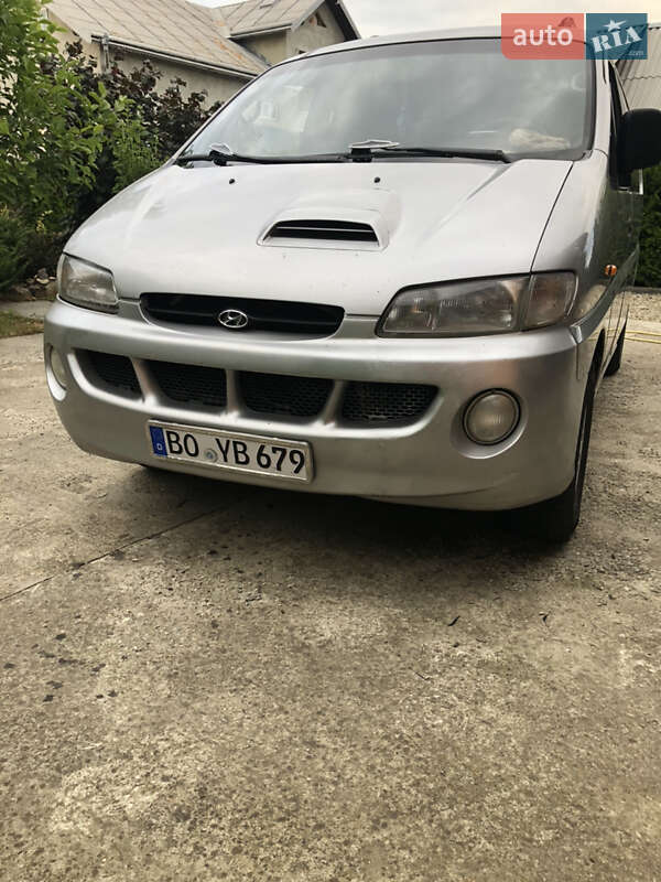 Минивэн Hyundai H-1 2000 в Стрые