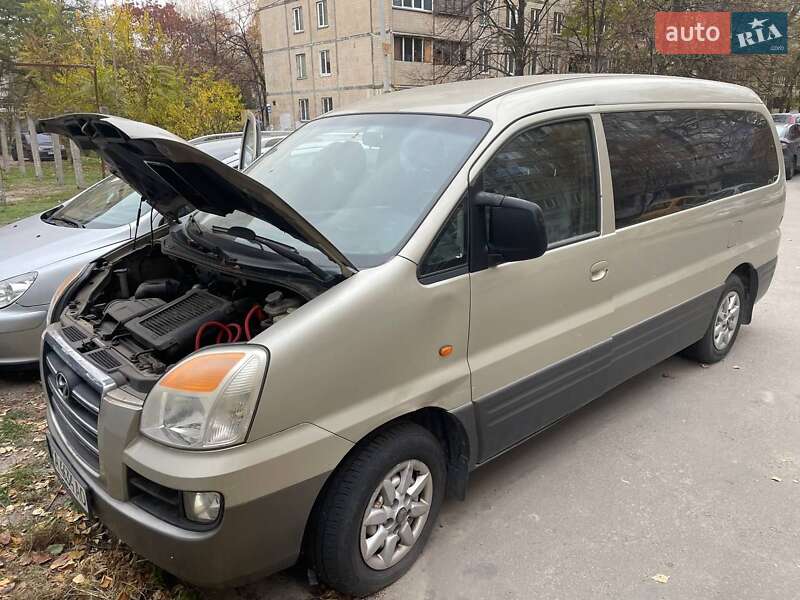 Минивэн Hyundai H-1 2007 в Надворной