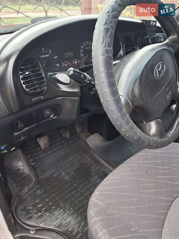 Вантажний фургон Hyundai H-1 2006 в П'ятихатках фото 10 Вантажний фургон Hyundai H-1 2006 в П'ятихатках