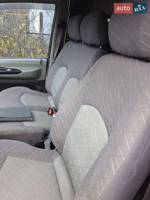 Вантажний фургон Hyundai H-1 2006 в П'ятихатках фото 11 Вантажний фургон Hyundai H-1 2006 в П'ятихатках