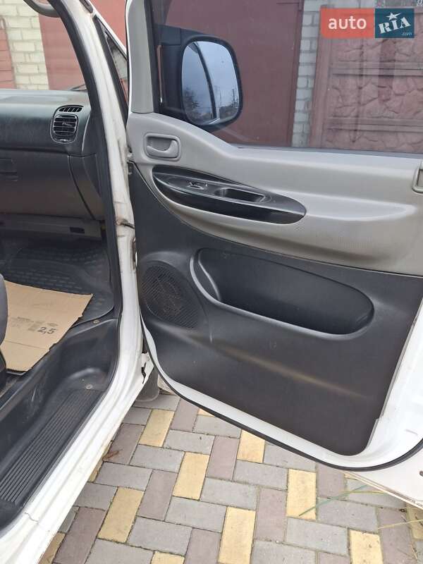 Вантажний фургон Hyundai H-1 2006 в П'ятихатках фото 16 Вантажний фургон Hyundai H-1 2006 в П'ятихатках