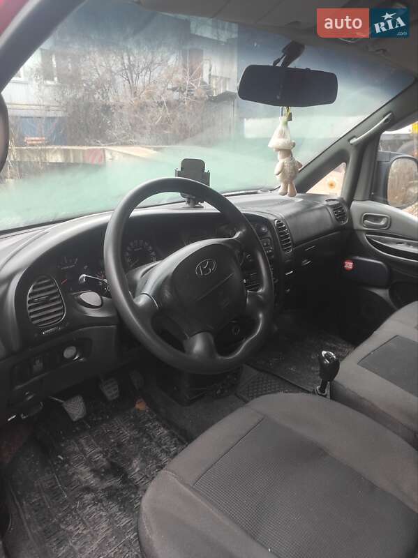 Минивэн Hyundai H-1 2005 в Киеве
