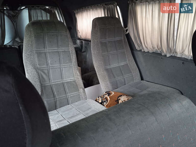 Мінівен Hyundai H-1 2000 в Дніпрі