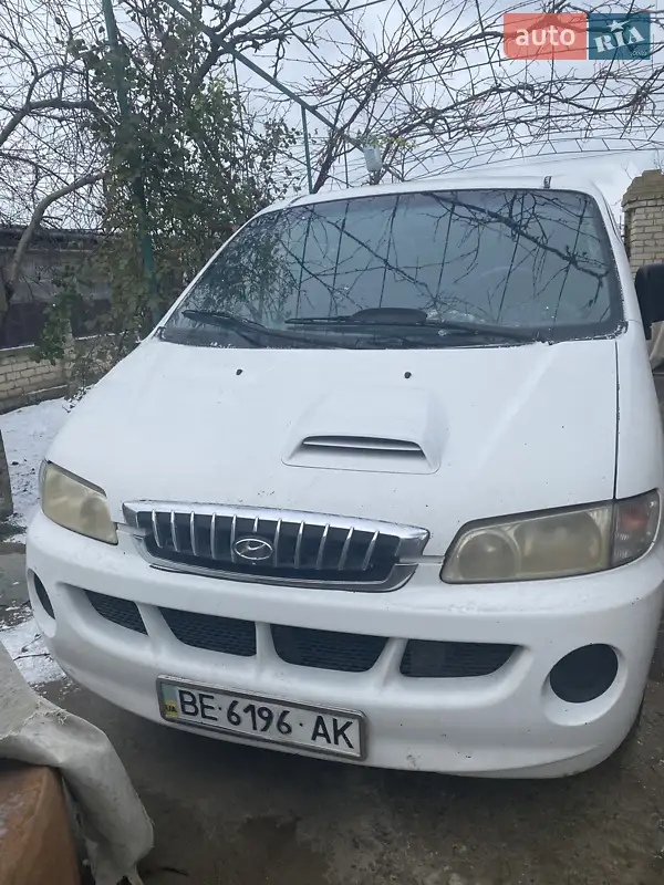 Hyundai H-1 2004