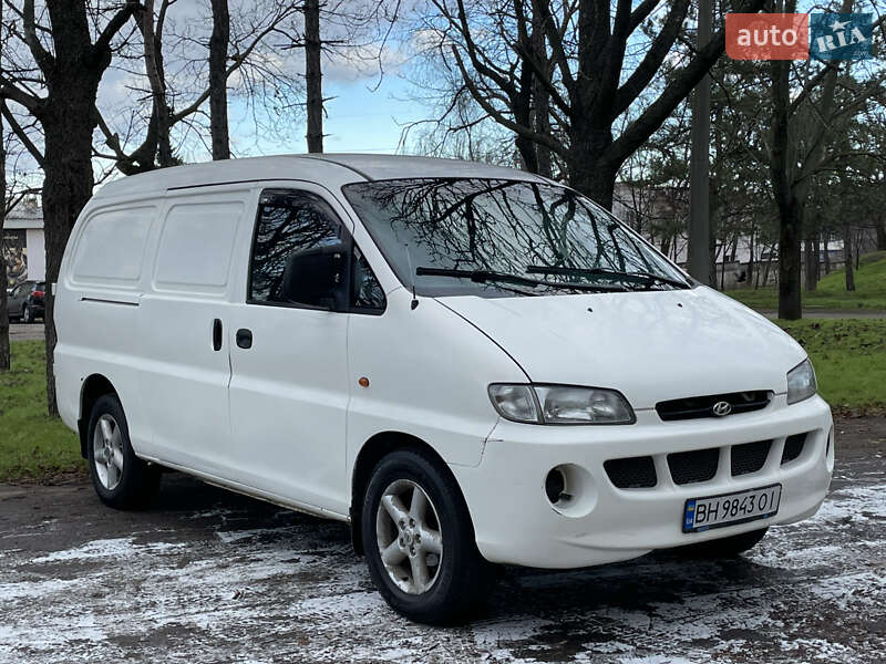 Вантажний фургон Hyundai H-1 2000 в Одесі