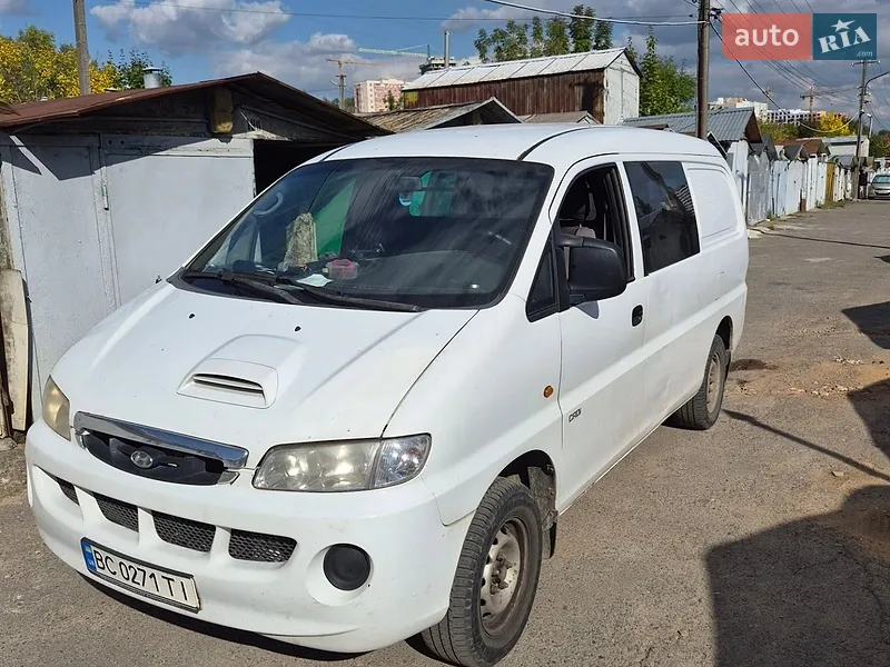 Hyundai H-1 2004